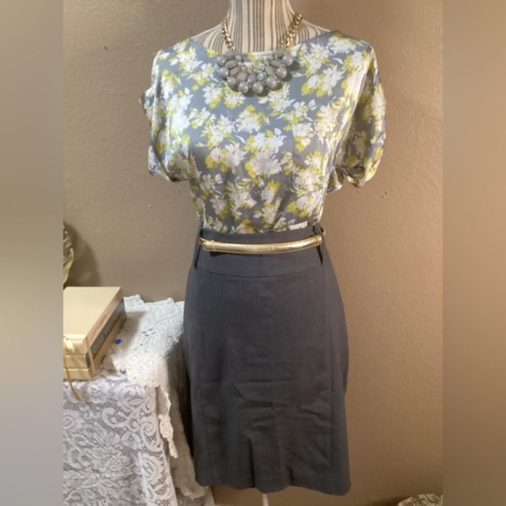 Larry Levine Stretch Midi Skirt in Gray